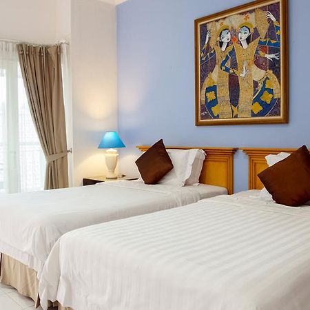 Topaz Guest House Джакарта Экстерьер фото