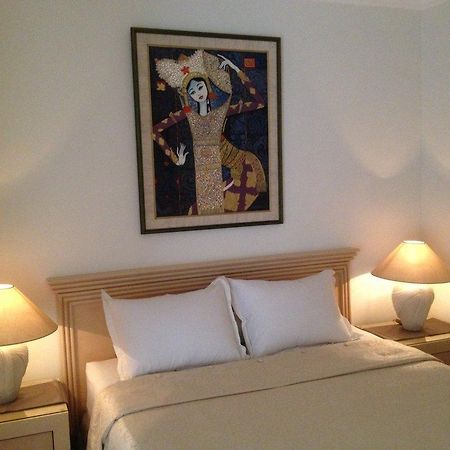 Topaz Guest House Джакарта Экстерьер фото