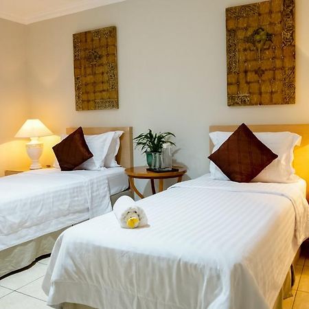 Topaz Guest House Джакарта Экстерьер фото